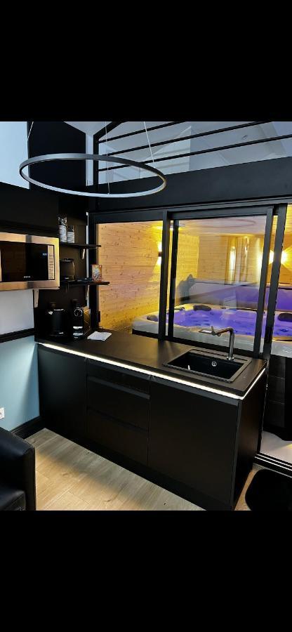 Les Suites De Stanislas Jacuzzi & Spa Nancy Exteriör bild