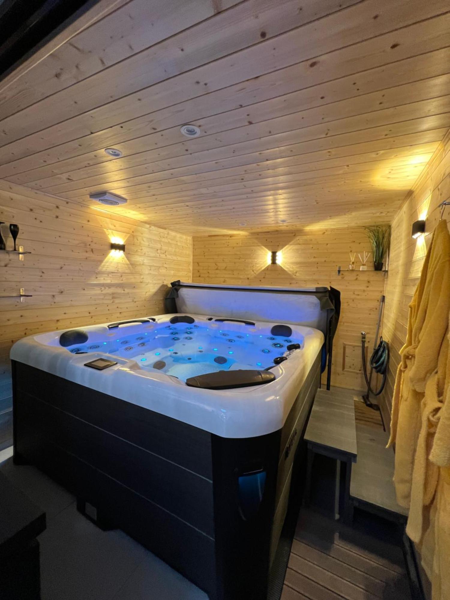 Les Suites De Stanislas Jacuzzi & Spa Nancy Exteriör bild